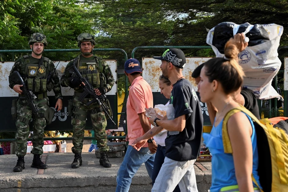Stalna kriza vlasti u Venecueli (foto: vojska stražari nakon pokušaja puča 30. aprila 2019)