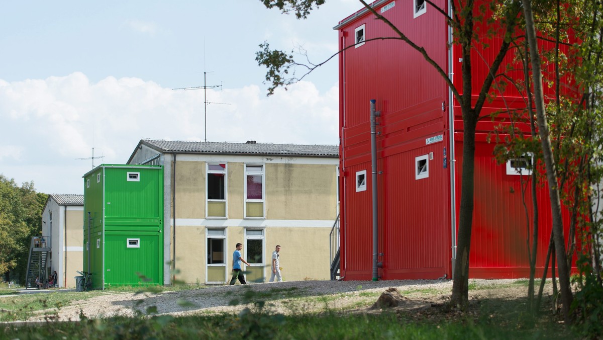 W Manching pod Ingolstadt w Bawarii rozpoczął działalność pierwszy na terenie Niemiec ośrodek przeznaczony tylko dla imigrantów z krajów na Bałkanach Zachodnich, którzy zdaniem władz niemieckich nie mają szans na uzyskanie azylu.