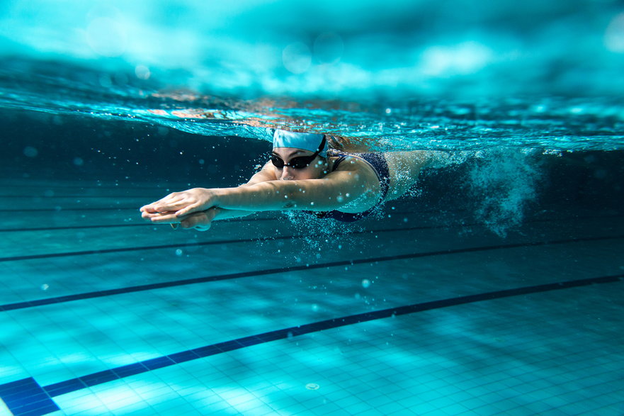 Metoda stałego napięcia może być wykorzystywana w pływaniu
