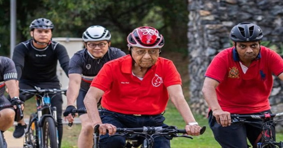 Mahatir Mohamad hospitalizado tras fatiga en cumpleaños 100