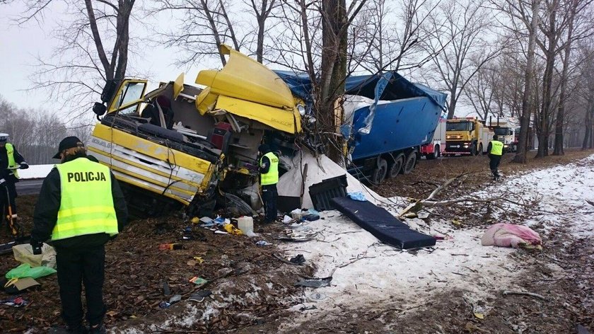 Groźny wypadek ciężarówki