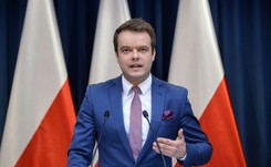 Bochenek bagatelizuje sprawę Macierewicza. 'Pilne spotkanie z premier Szydło? Burza w szklance wody'