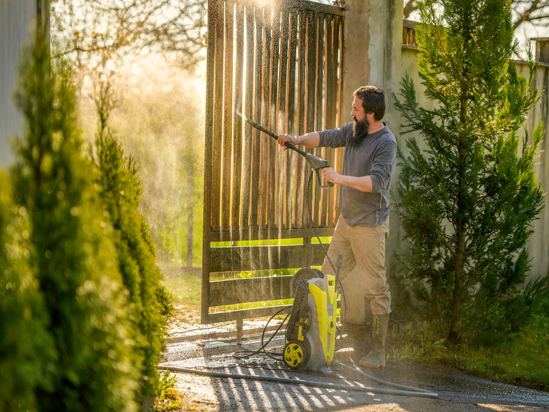 Myjka ciśnieniowa / shutterstock