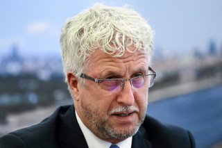 B. wiceprezydent Warszawy występuje z PO