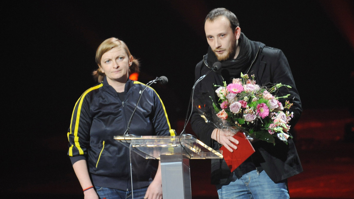 Najsłynniejszy teatralny duet Monika Strzępka i Paweł Demirski stworzą serial. Jednak nie będzie to zwykła, tradycyjna, telewizyjna produkcja. Serial powstanie w teatrze i rozpocznie się od apokalipsy.