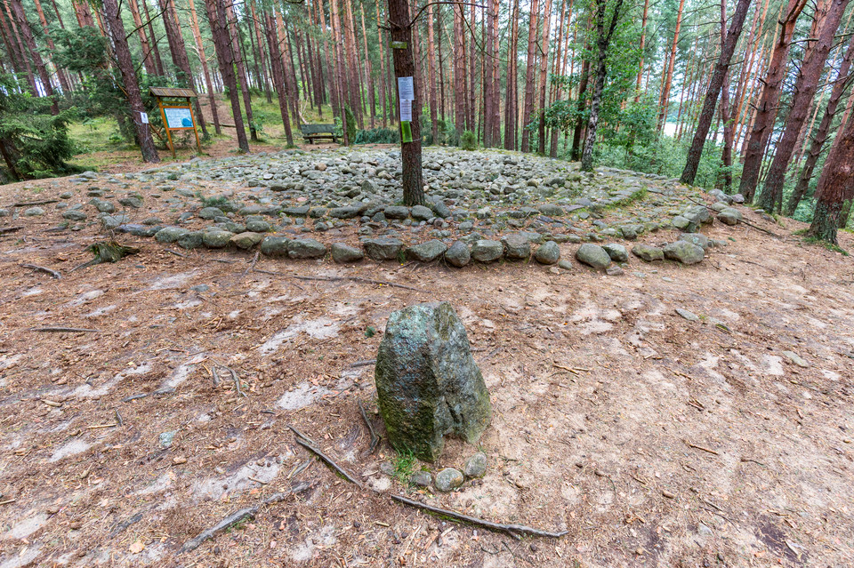 Polskie Stonehenge - zagadkowe kamienne kręgi w Węsiorach