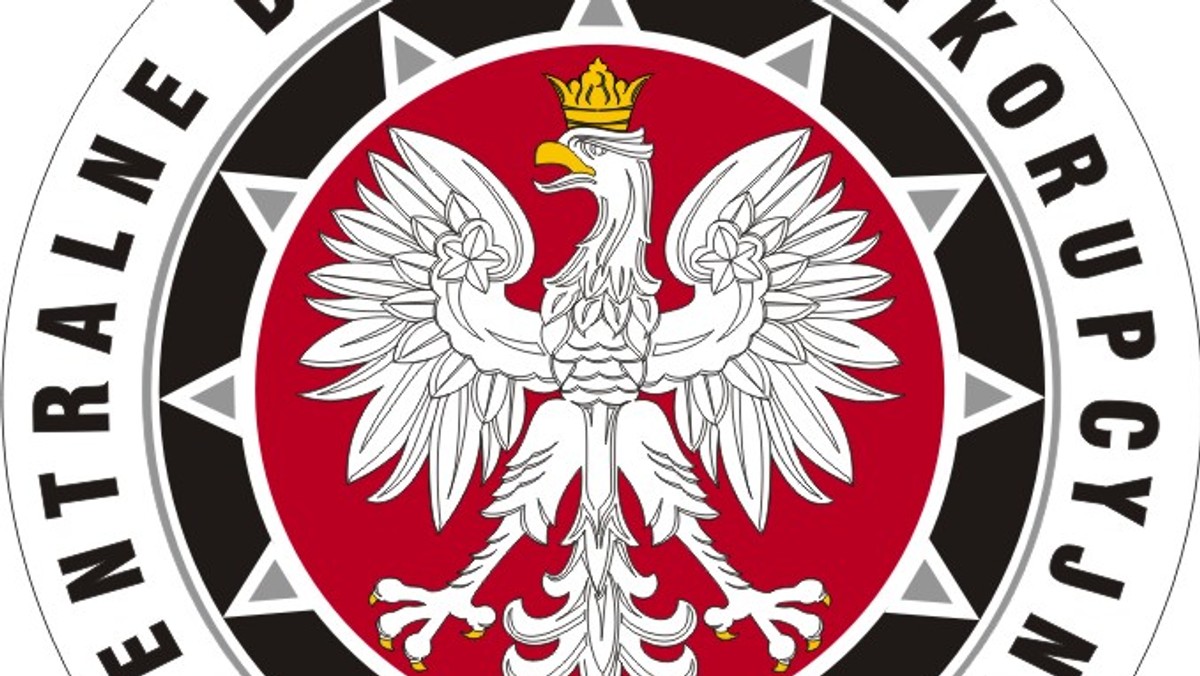 Białostoccy agenci CBA zatrzymali dwie osoby związane z branżą hazardową oraz funkcjonariusza celnego. Zatrzymany celnik wielokrotnie ostrzegał o planowanych kontrolach właściciela lokali, który prowadził nielegalny biznes hazardowy - podało CBA.