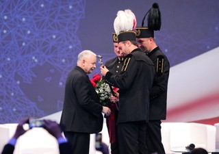 Konwencja PiS: Walczyć z wielką ofensywą zła. Ale co z pieniędzmi?