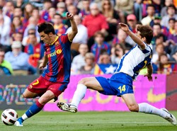 Barcelona wygrała derby i jest o punkt od mistrzostwa. Zobacz gole