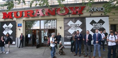 Protesty przed pornofestiwalem w Warszawie. Na kolanach i z różańcami w rękach modlili się do Boga