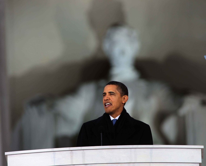 Prezydent-elekt Barack Obama przemawia przed Muzeum Lincolna