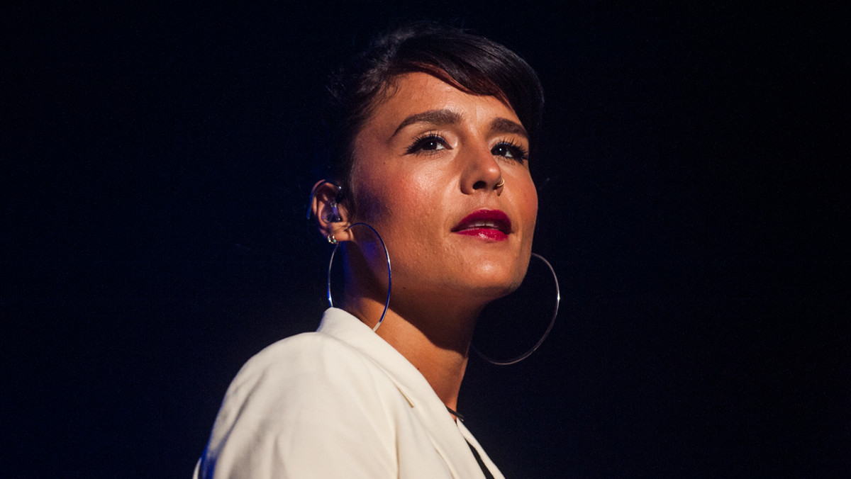 Jessie Ware nie trzeba przedstawiać. Polska publiczność pokochała angielską wokalistkę, gdy tylko wydała debiutancką płytę "Devotion". Potrafiła wykupić też wszystkie bilety na jej koncert 7 lutego w Warszawie.