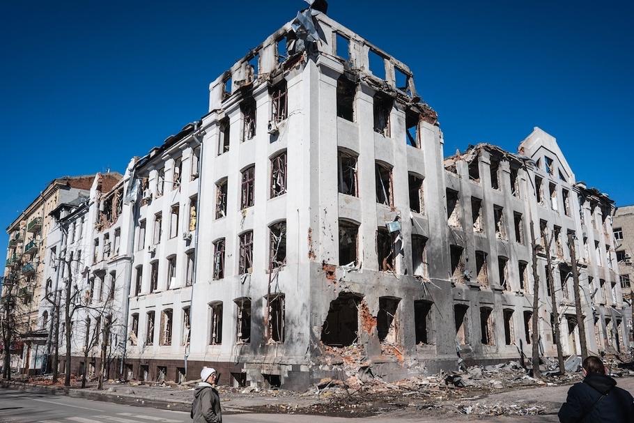 Eksperci Polskiego Instytutu Ekonomicznego proponują stworzenie współczesnego odpowiednika planu Marshalla dla odbudowy Ukrainy. Na zdjęciu, zniszczona zabudowa w Charkowie