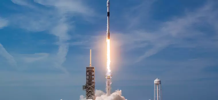 SpaceX Falcon 9 po raz pierwszy w 2021 r. lądował na lądzie. Jest nagranie