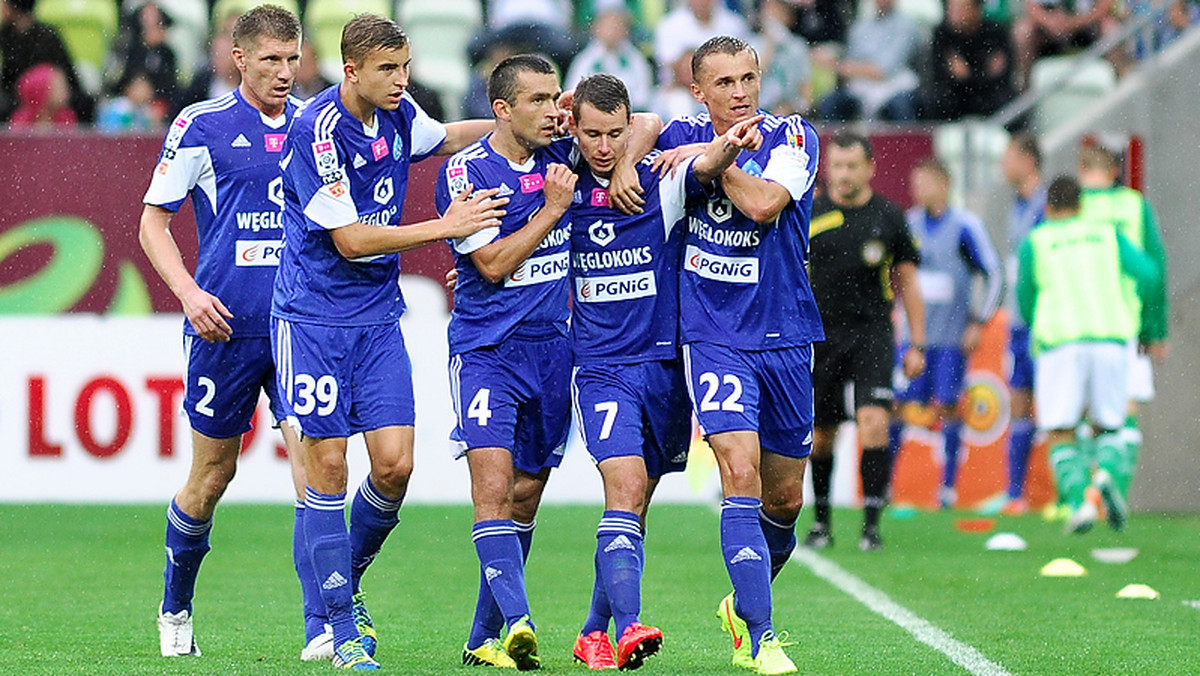 Piłkarze Ruchu Chorzów wykorzystują przerwę na reprezentację i trenują w niepełnym składzie przed kolejnymi meczami w T-Mobile Ekstraklasie. W zajęciach uczestniczyło 22 zawodników.
