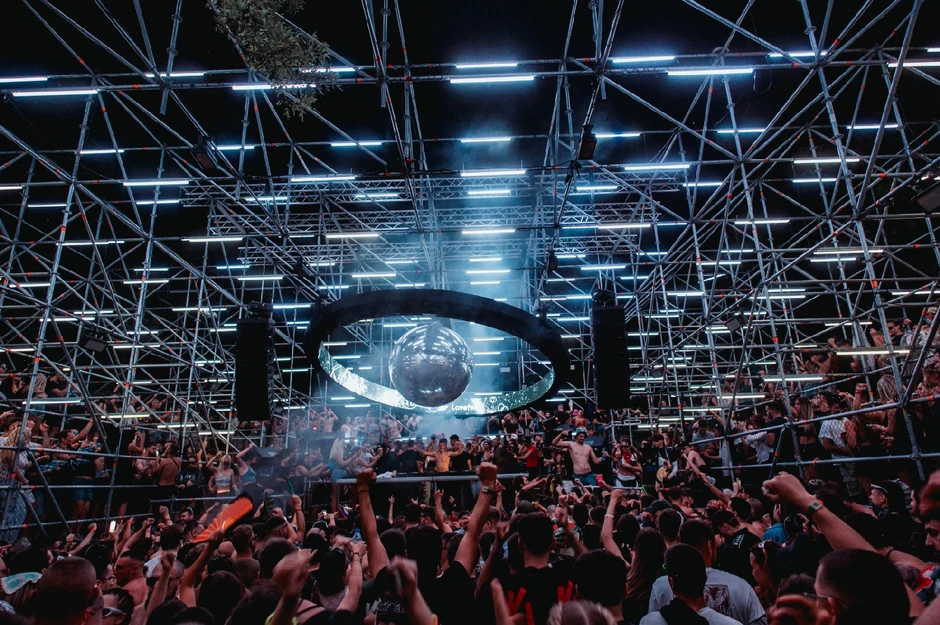 Raw Stage