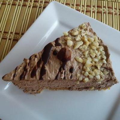 Tejcsokoládé mousse torta mogyorós tésztán