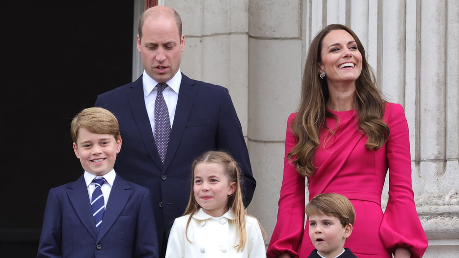 Książę George, książę William, księżna Charlotte of Cambridge, książę Louis oraz księżna Kate oglądają obchody 70-lecia koronacji królowej Elżbiety II. Londyn, 5 czerwca 2022 r. 