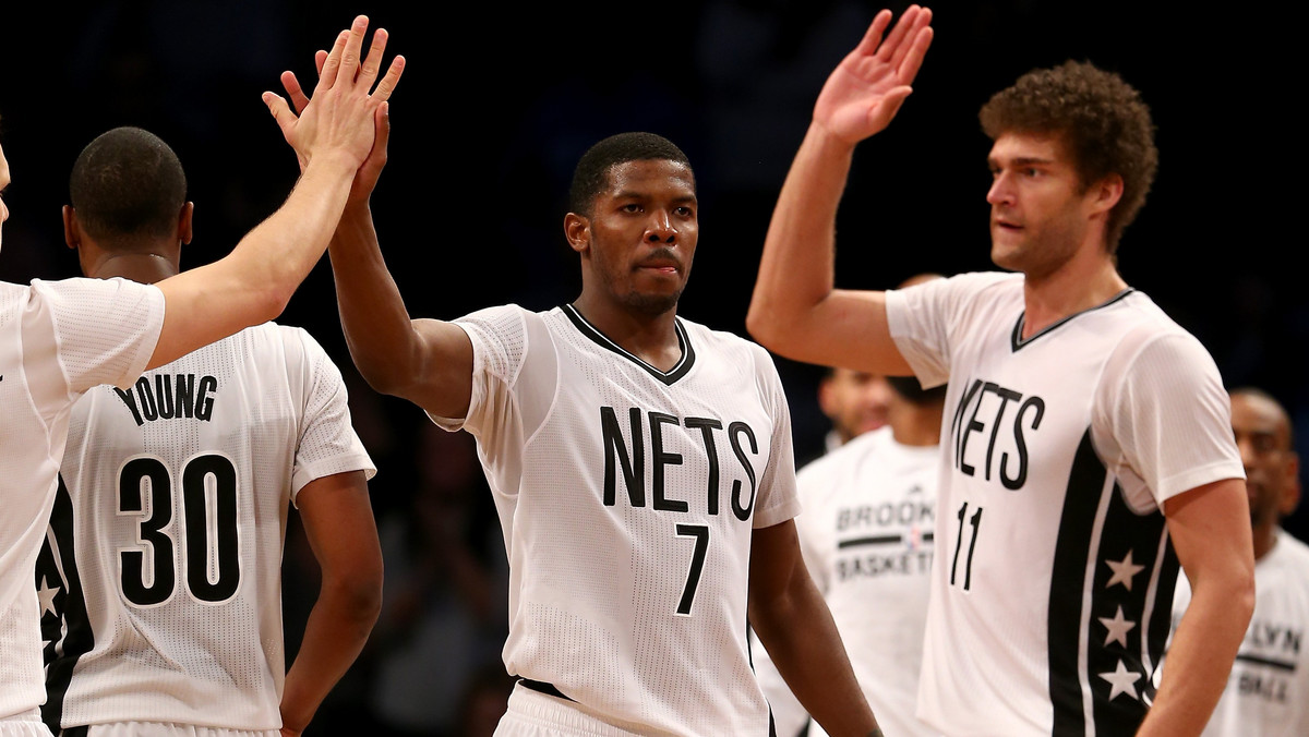 Właściciel Brooklyn Nets Michaił Prochorow chce polepszyć sytuację klubu w walce o sprowadzenie graczy, którzy wezmą udział w tegorocznym drafcie. Dlatego, myśląc o pozyskaniu wysokich wyborów w tymże naborze, poważnie rozważa handel jednym z obecnych zawodników. Jest nim skrzydłowy Mason Plumlee.