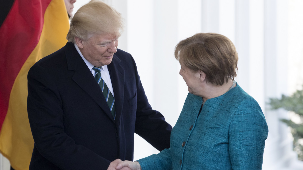 Prezydent USA Donald Trump przyjął kanclerz Niemiec Angelę Merkel w Białym Domu. Spotkanie obojga polityków w cztery oczy ma dotyczyć m.in. wolnego handlu, stosunków na linii Waszyngton-Berlin oraz polityki zagranicznej i konfliktów na świecie. To pierwsze spotkanie Trumpa z szefową rządu Niemiec, odkąd objął on urząd prezydencki 20 stycznia.