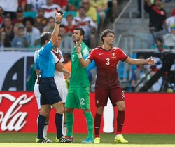Portugalczycy źli na swoich piłkarzy i sędziego
