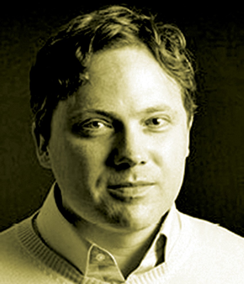 Rori Jomans je stručnjak za period Drugog svetskog rata, sa fokusom na NDH. Autor je knjige “Vizije uništenja: Ustaški režim i kulturna politika fašizma 1941-1945”.