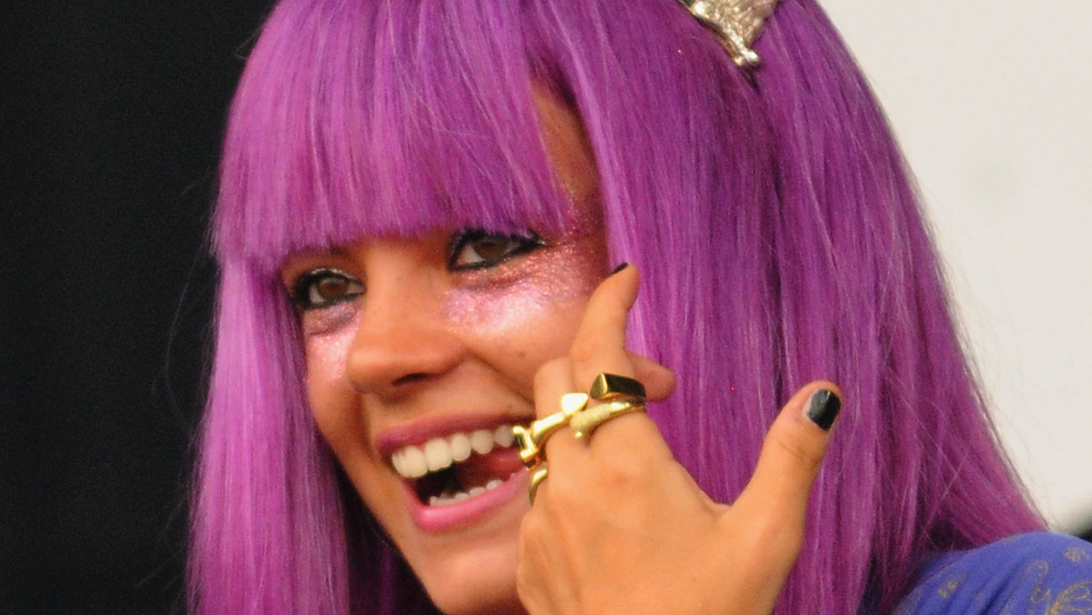 Lily Allen zmieniła swoje nazwisko na Twitterze po ślubie z Samem Cooperem w ubiegłą sobotę.