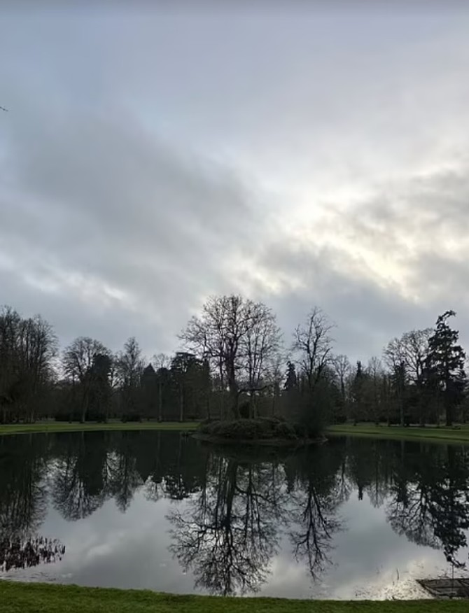Ostrvo na jezeru Oval