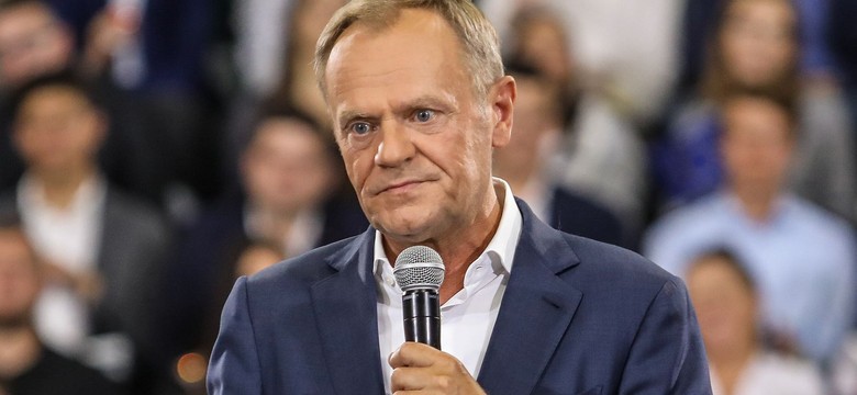 Tusk kpi z Kaczyńskiego. "Euro po 3 zł, wczoraj byłem Władysławem, dzisiaj jestem Zosią..."