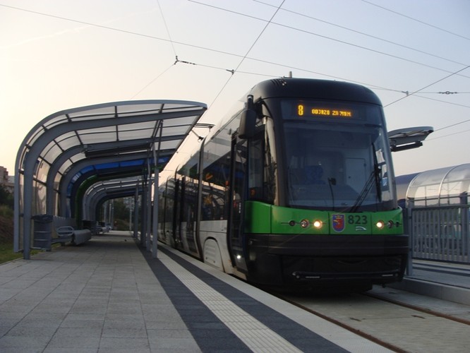 W ubiegłym roku ruszył Szczeciński Szybki Tramwaj 7 km bezkolizyjnej trasy, która połączy lewo- i prawobrzeżną część miasta. Koszt tej inwestycji to 189 mln zł, z czego Bruksela dorzuca 89 mln. Linie budowały spółki Strabag i Mytoll a jeżdżą po niej tramwaje Swing bydgoskiej Pesy.