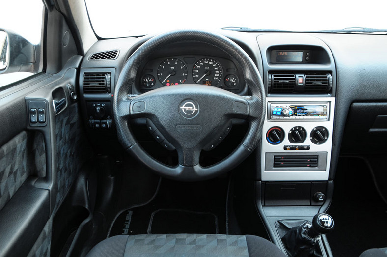 Opel Astra II 1.6 kontra Renault Megane 1.6: Pojedynek na rzeczowe argumenty