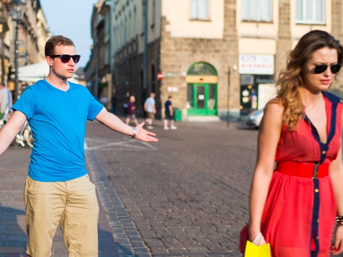 Co rozwściecza mężczyzn, gdy towarzyszą kobietom w zakupach?