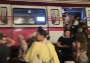 Iskočio metro iz šina