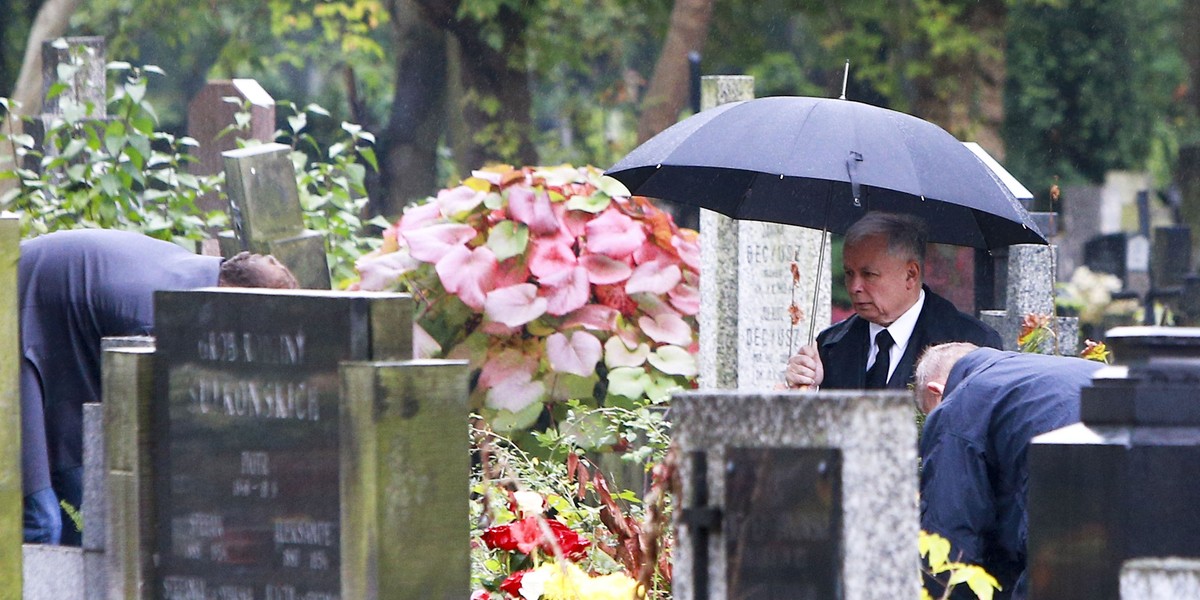 Jarosław Kaczyński na cmentarzu