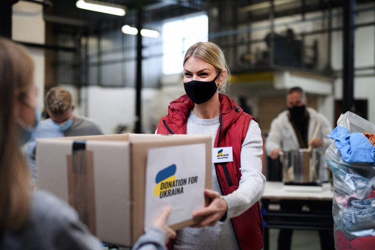 Niezbędne jest umieszczenie na stronie adresowej oznaczenia w postaci nalepki, napisu lub nadruku hasła „HUMANITARIAN AID"