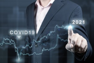 Prof. Gut o czwartej fali covidu w Polsce: To będzie pełzająca fala