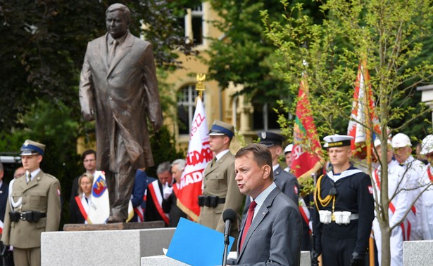 Odsłonięcie pomnika Lecha Kaczyńskiego w Szczecinie. "Prezydent był człowiekiem Solidarności jeszcze przed jej powstaniem"