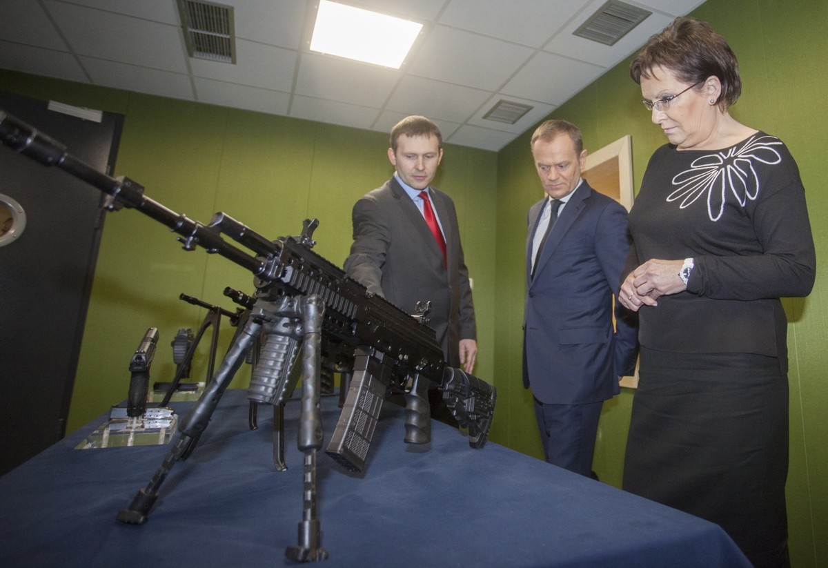 Tomasz Nita, Donald Tusk i Ewa Kopacz w Fabryce Broni w Radomiu. PAP/Michał Walczak