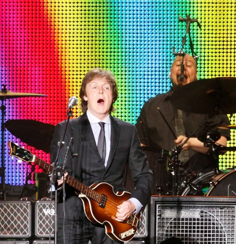 6. Paul McCartney - 67 mln USD.