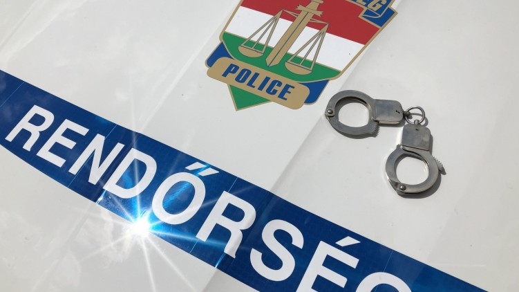 Rács mögött tölti a húsvétot a volt győri rendőrkapitány