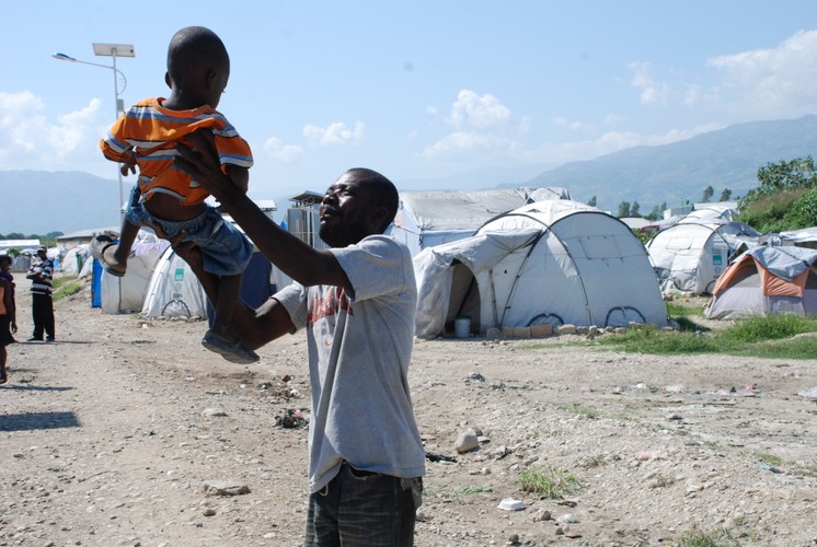 Mieszkańcy miasteczka namiotowego