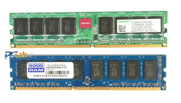 DDR2 u góry, DDR3 na dole