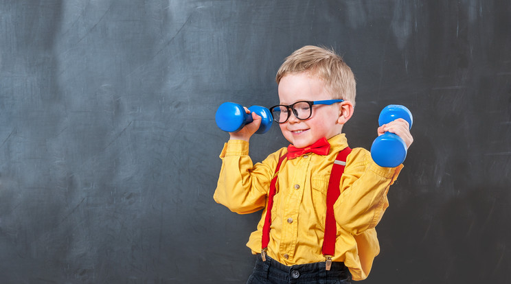 A rendszeres torna is segíthet abban, hogy a hamarosan megkezdődő tanév minél kevésbé legyen megterhelő a kicsiknek /Fotó: Shutterstock