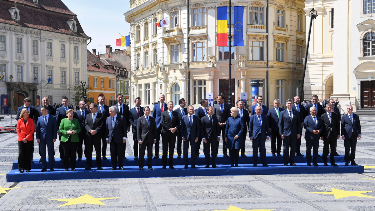 Na unijnym szczycie w Sybinie przywódcy przyjęli wspólną deklarację w sprawie przyszłości Unii Europejskiej w nadchodzących latach. Ma być ona "zobowiązaniem wobec przyszłych pokoleń". Wskazują w niej, że Europa będzie odpowiedzialnym i globalnym liderem.