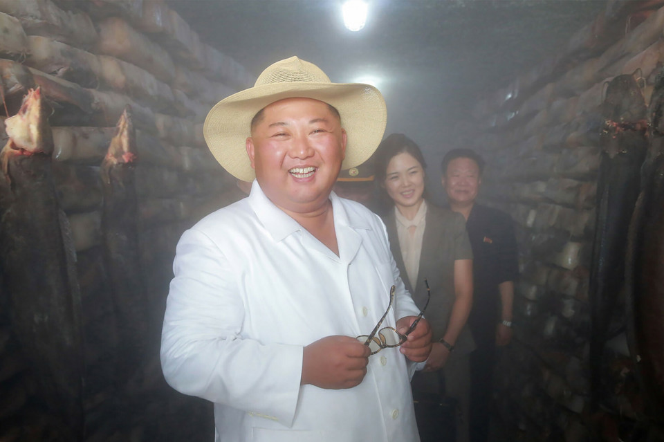 Kim Dzong Un na farmie sumów