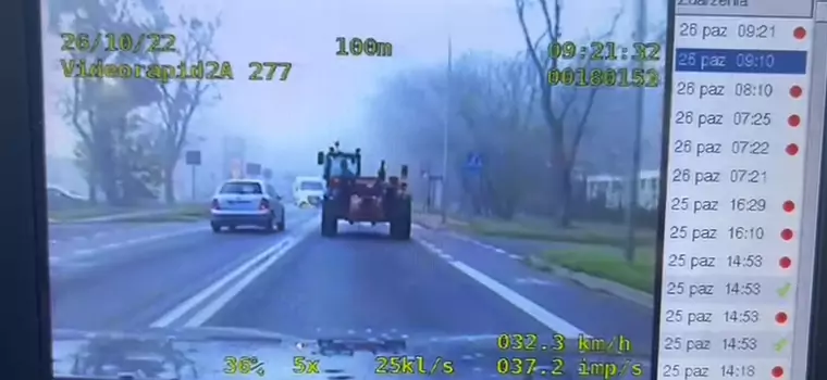 Tak nie wolno wyprzedzać pojazdu wolnobieżnego. 1700 zł mandatu i 20 punktów karnych [WIDEO]