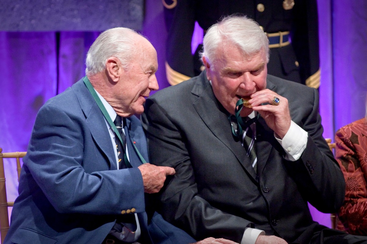 John Madden (z prawej)