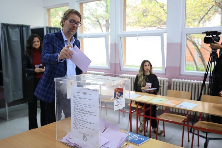 Gradonačelnik Kragujevca na glasanju sa suprugom