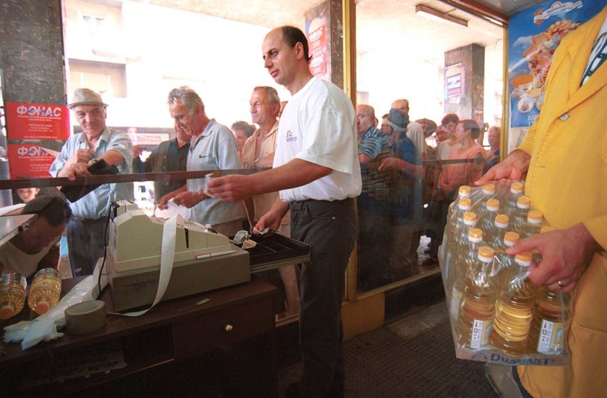 devedesete, nestašica, redovi