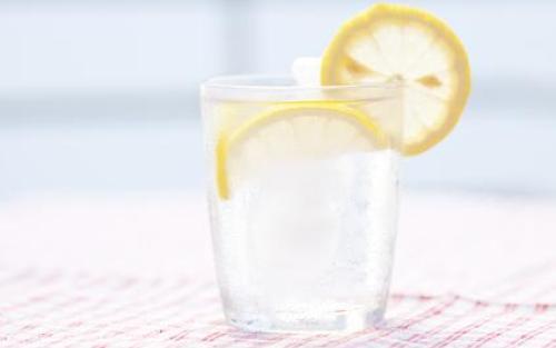 7 ok, miért kezdjük a reggelt egy pohár citromos vízzel!
